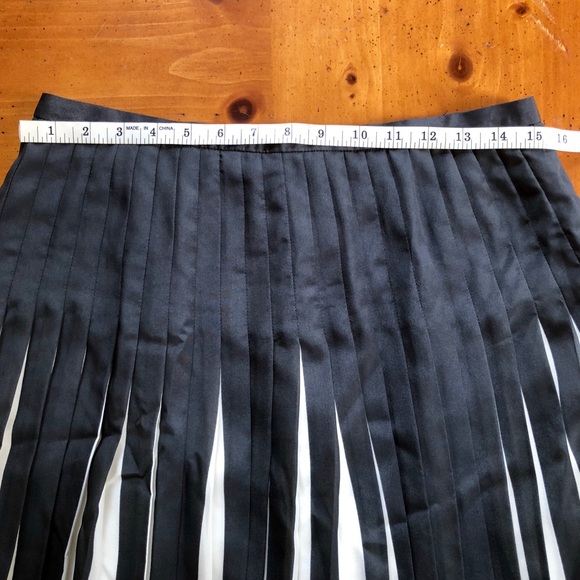 ♣️ J. Crew Black & White Pleated Skirt | Sz 6 | - Picture 2 of 7